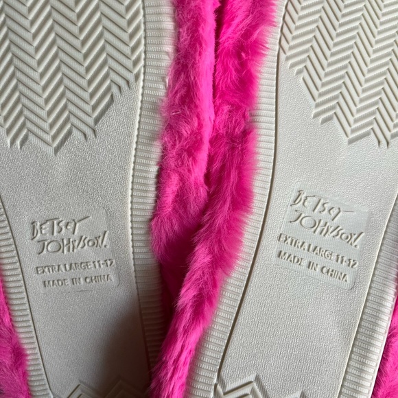 NWT BETSEY JOHNSON HEART FAUX FUR SLIPPERS - Picture 8 of 10